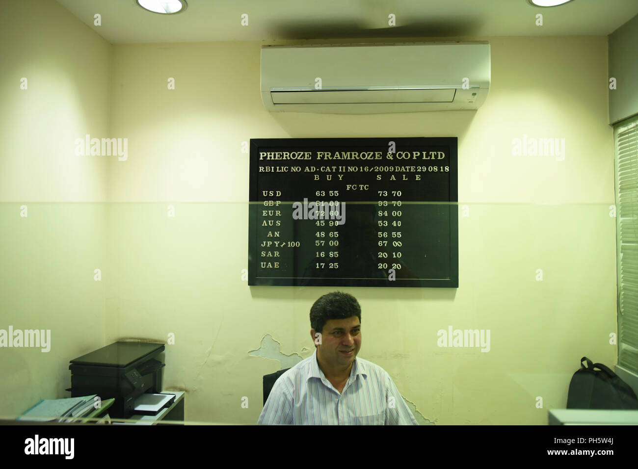 New Delhi !   India 30th Aug 2018 View Of A Forex Bureau After The - 